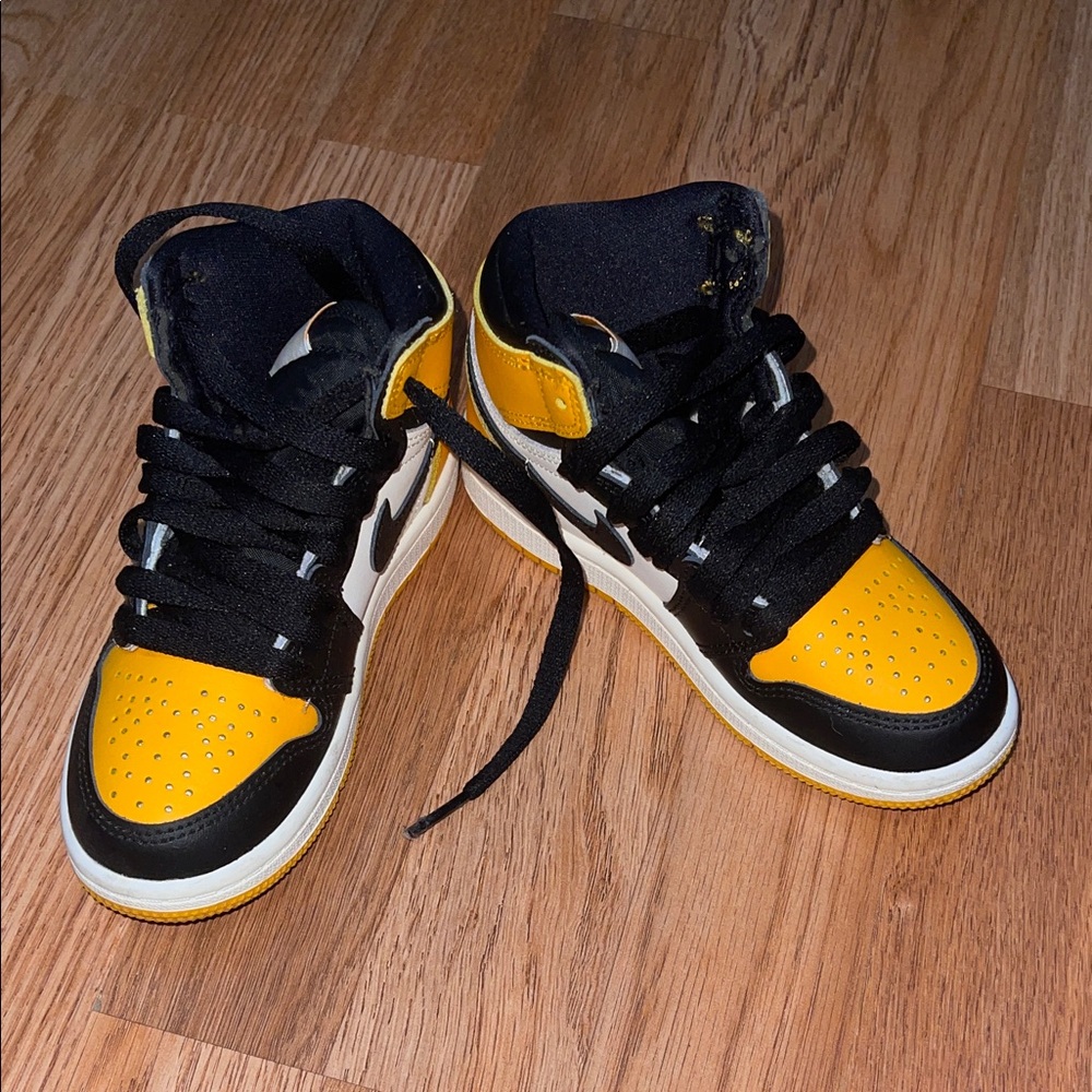 Nike Black and Yellow Sneakers
